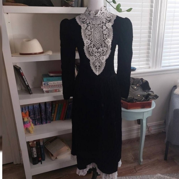 Vintage Jessica McClintock Gunne Sax Black Velvet Victorian Dress |  Gothic - Picture 3 of 13